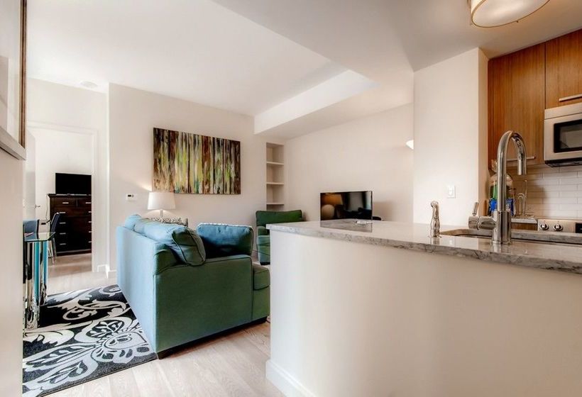 Global Luxury Suites At Bay Village