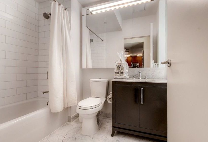 Global Luxury Suites At Bay Village