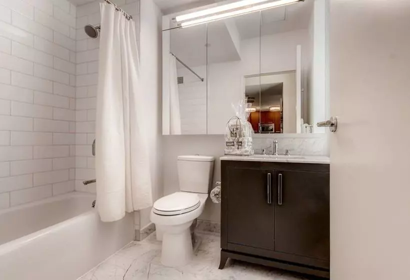 Global Luxury Suites At Bay Village
