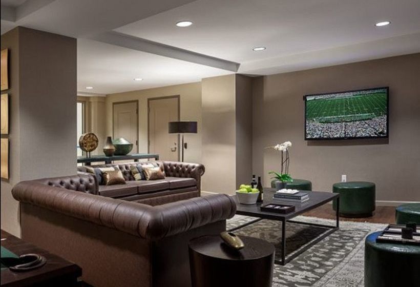 Global Luxury Suites At Bay Village