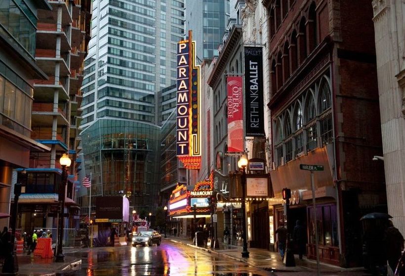 Global Luxury Suites At Bay Village