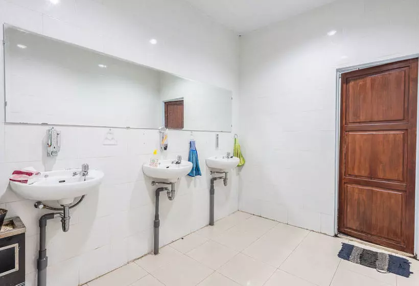 ホテル Airy Singkawang Tengah Salam Diman 129