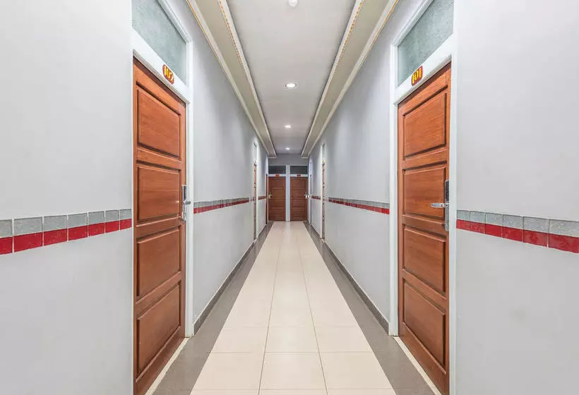 ホテル Airy Singkawang Tengah Salam Diman 129