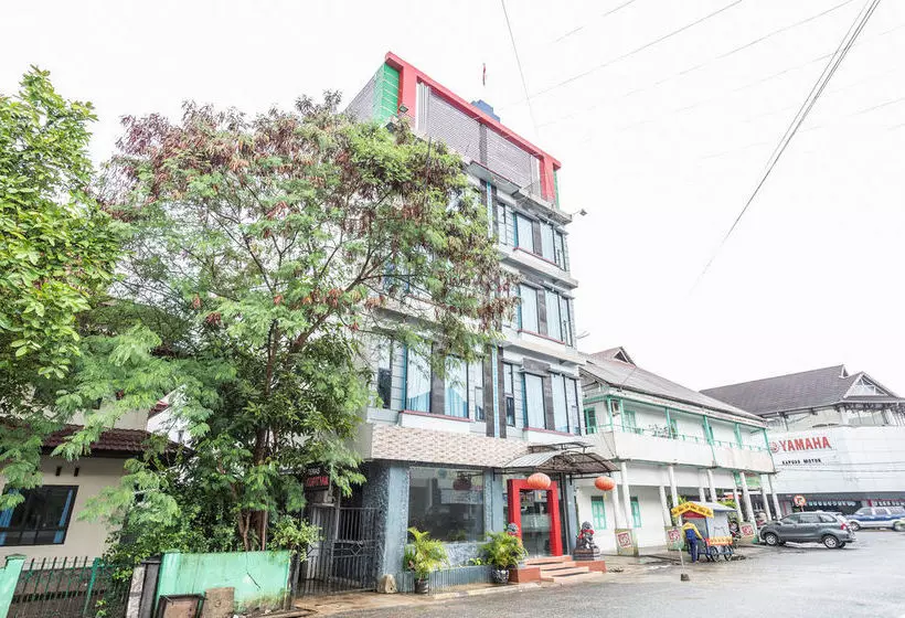 ホテル Airy Singkawang Tengah Salam Diman 129