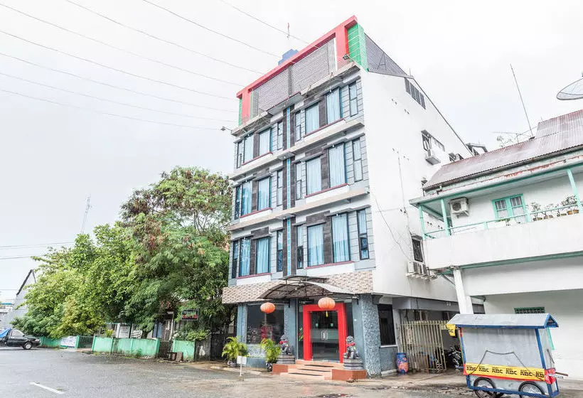 ホテル Airy Singkawang Tengah Salam Diman 129