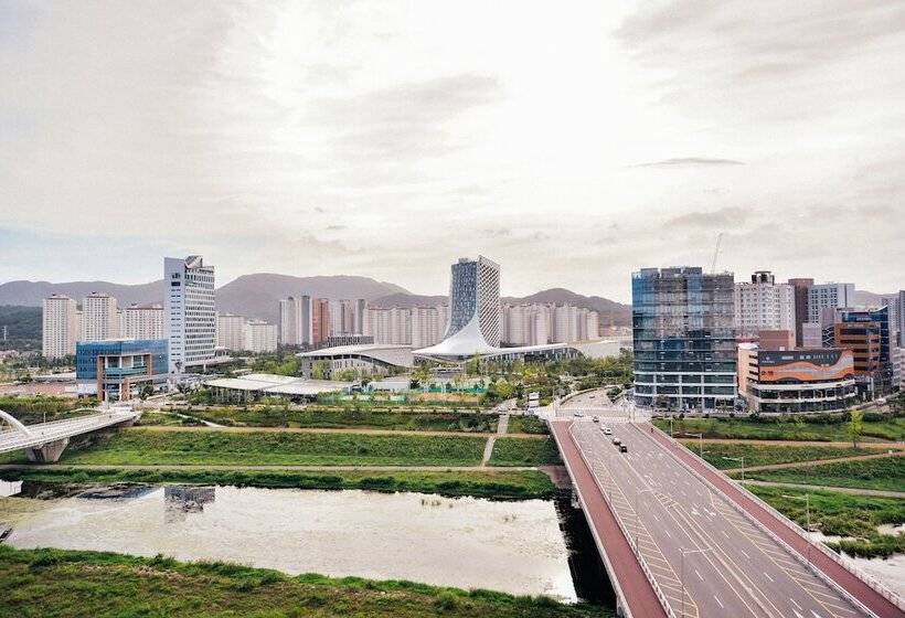 فندق Golden Business