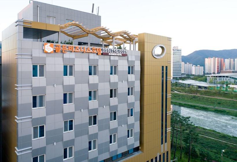 فندق Golden Business