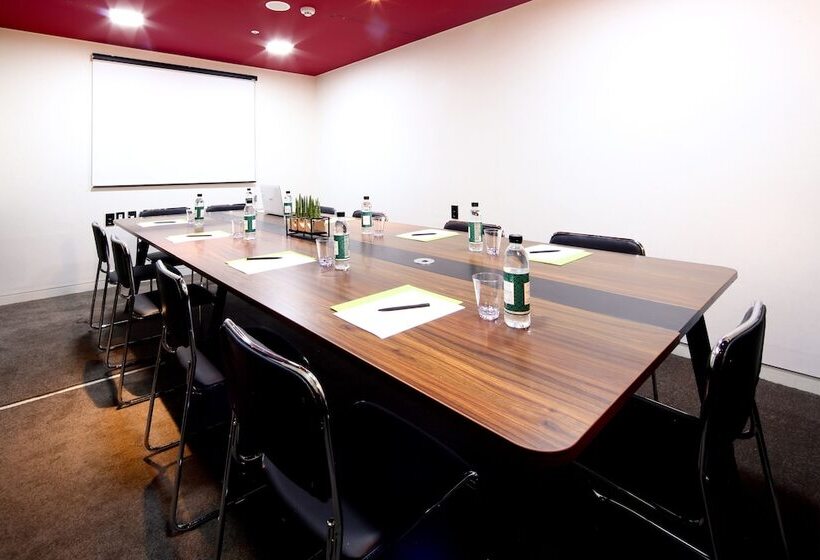 فندق Golden Business