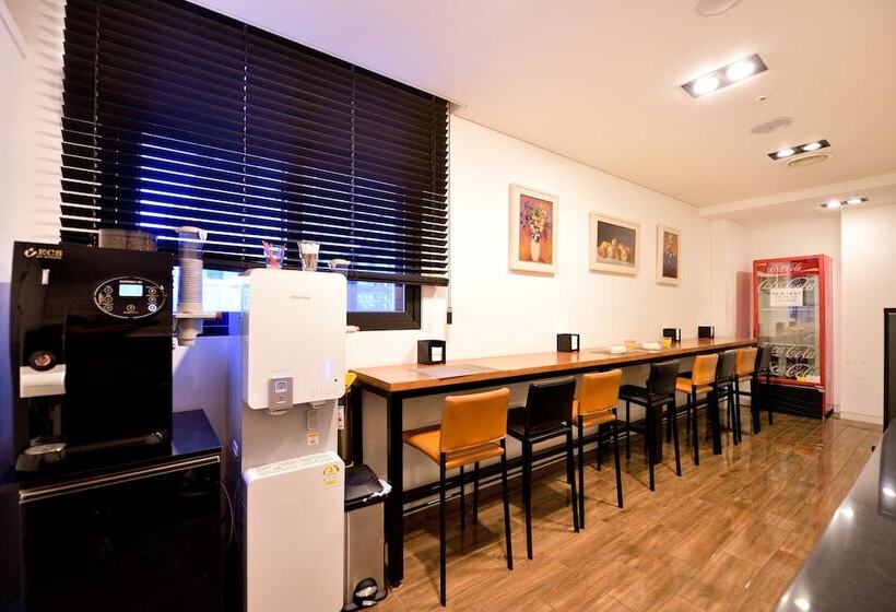 فندق Golden Business