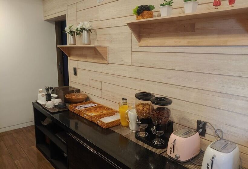 فندق Golden Business