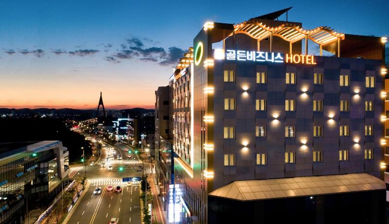 فندق Golden Business