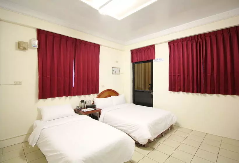 هتل Ipuli Hostel