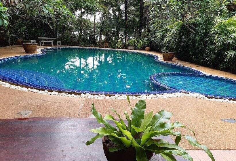 هتل Jungle Bay Resort