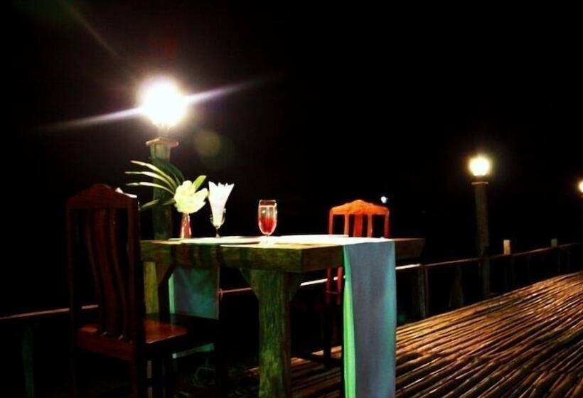 هتل Jungle Bay Resort