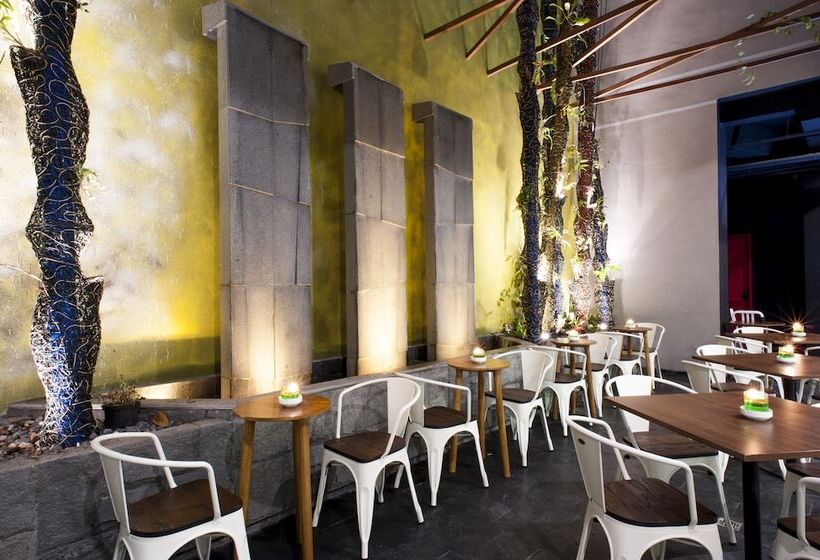 Maxonehotels At Dharmahusada Surabaya