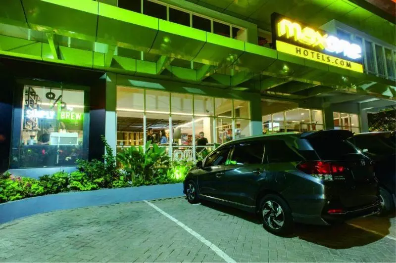 Maxonehotels At Dharmahusada   Surabaya