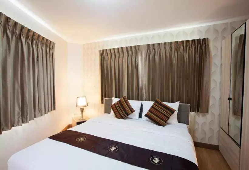 Orawan Suites