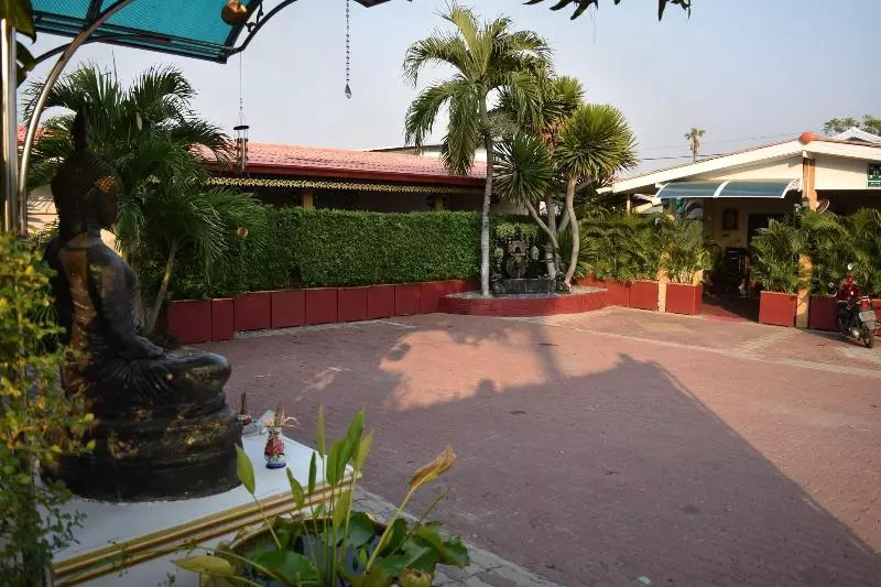 Majatalo Mangoes Guesthouse