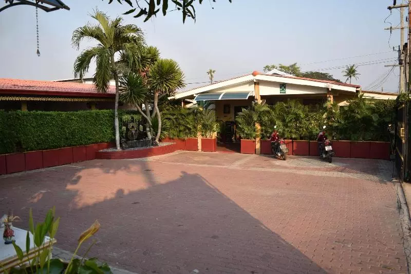 Majatalo Mangoes Guesthouse