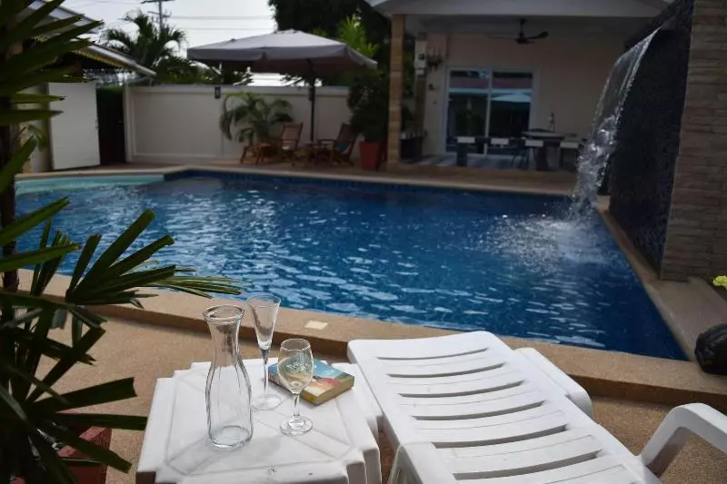 Majatalo Mangoes Guesthouse
