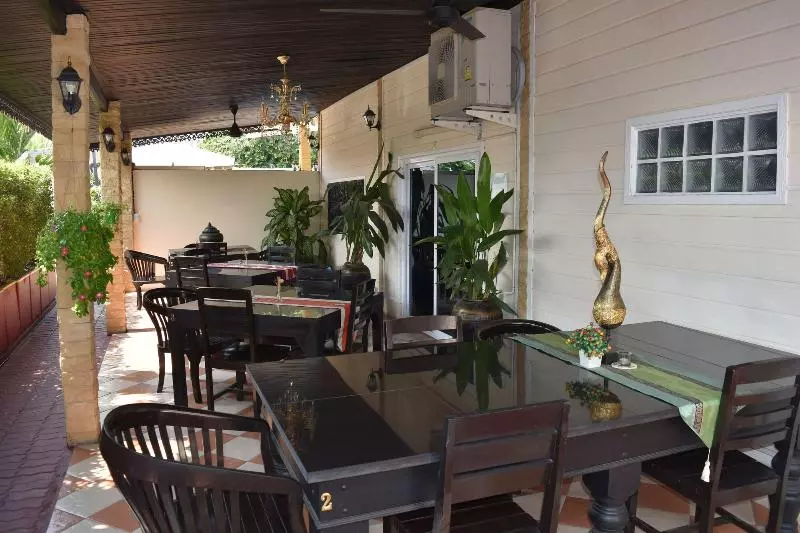 Majatalo Mangoes Guesthouse