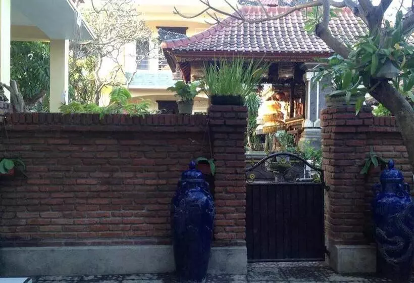 Sari Buana Bed & Breakfast