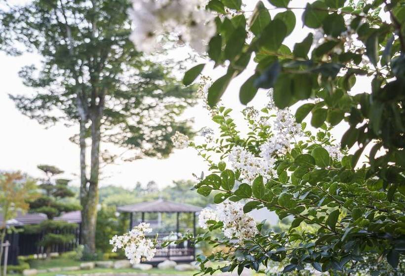 Yufuin Ryokan Seikoen