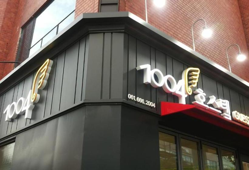 1004 Hostel Guesthouse