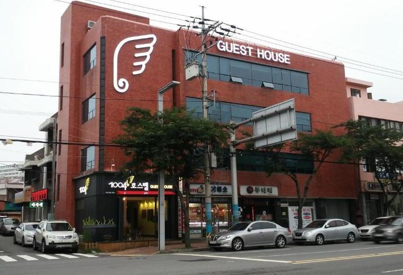 1004 Hostel Guesthouse