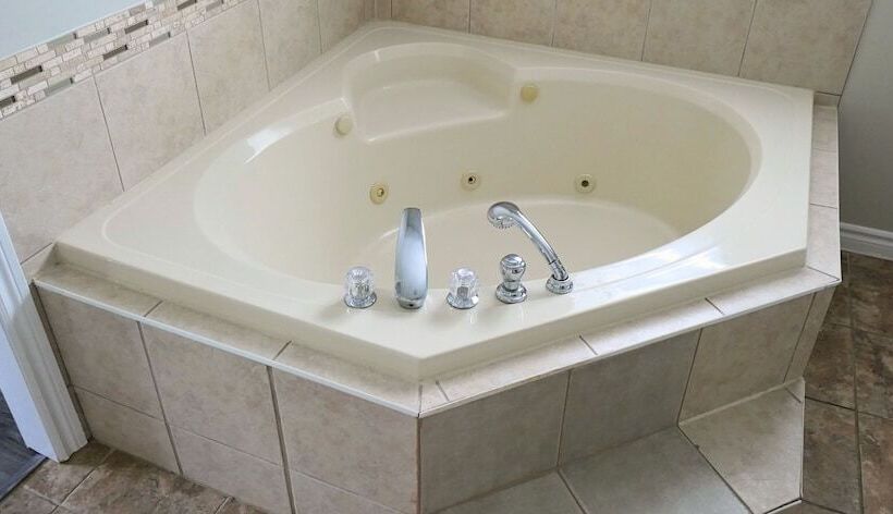 Mountain Views, Steps To Bm Village, Hot Tub, Bbq