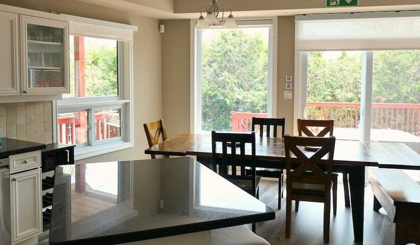 Mountain Views, Steps To Bm Village, Hot Tub, Bbq