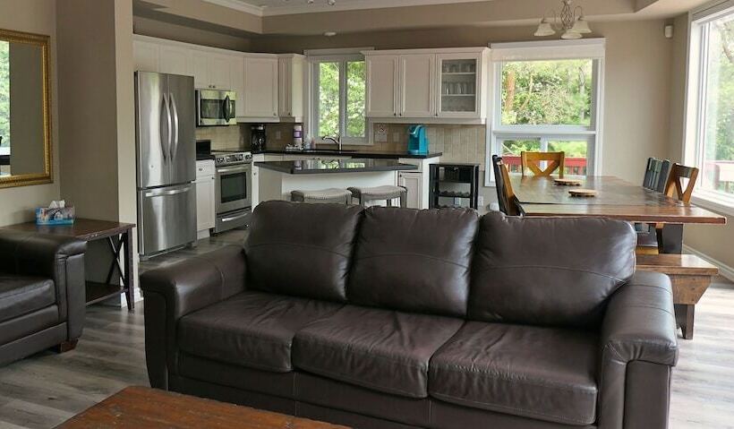 Mountain Views, Steps To Bm Village, Hot Tub, Bbq