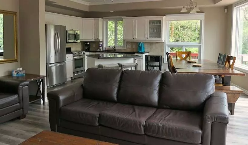 Mountain Views, Steps To Bm Village, Hot Tub, Bbq
