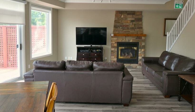 Mountain Views, Steps To Bm Village, Hot Tub, Bbq