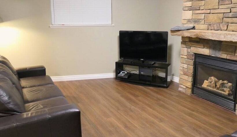 Mountain Views, Steps To Bm Village, Hot Tub, Bbq