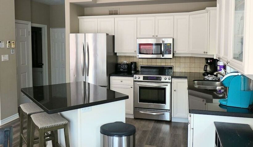 Mountain Views, Steps To Bm Village, Hot Tub, Bbq