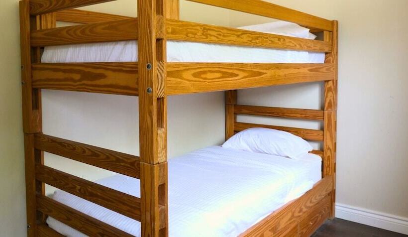 Mountain Views, Steps To Bm Village, Hot Tub, Bbq