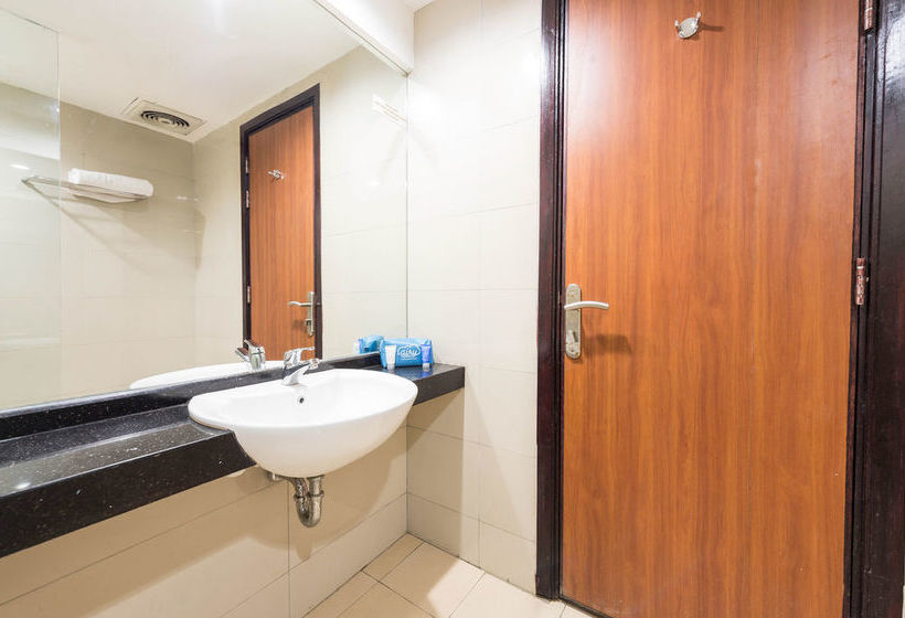 Hotel Airy Tengah Merdeka Barat 428 Pontianak