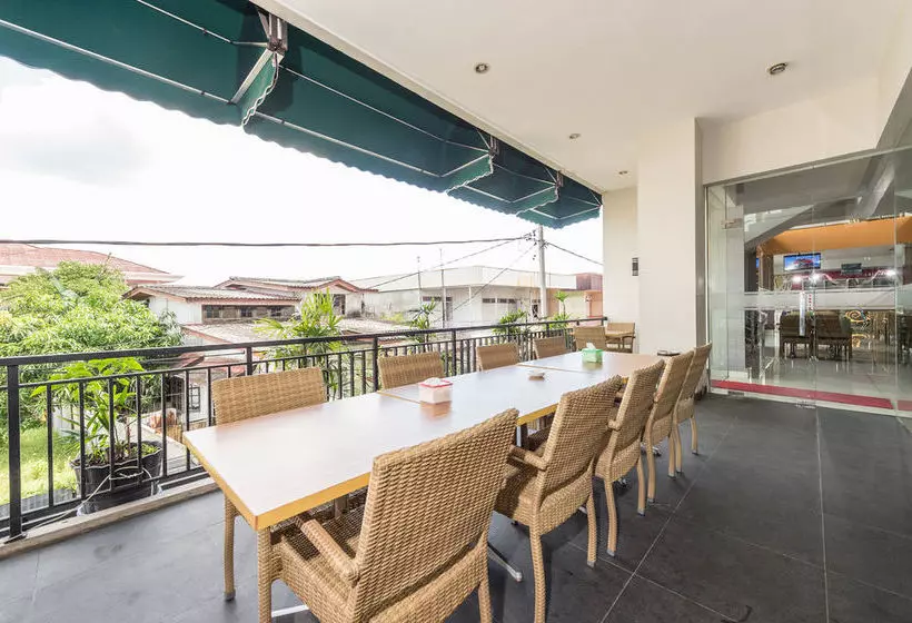 ホテル Airy Tengah Merdeka Barat 428 Pontianak