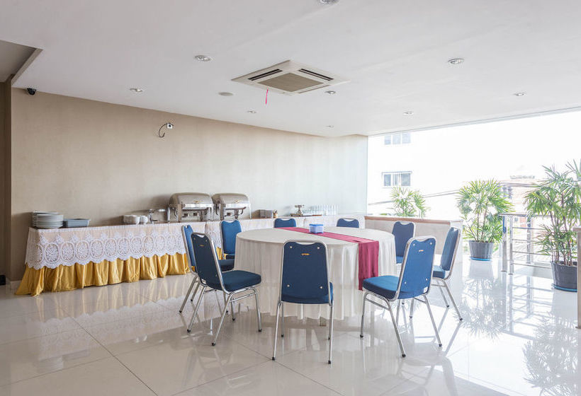 Hotel Airy Tengah Merdeka Barat 428 Pontianak