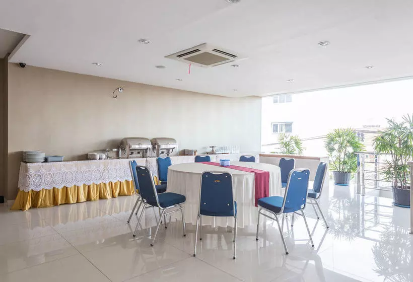 ホテル Airy Tengah Merdeka Barat 428 Pontianak