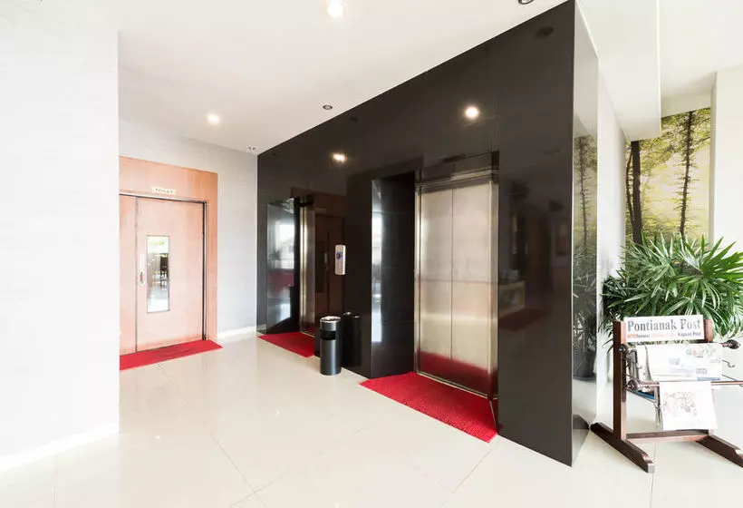 ホテル Airy Tengah Merdeka Barat 428 Pontianak