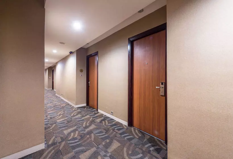 ホテル Airy Tengah Merdeka Barat 428 Pontianak