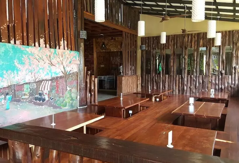 ホテル The Acacia Retreat