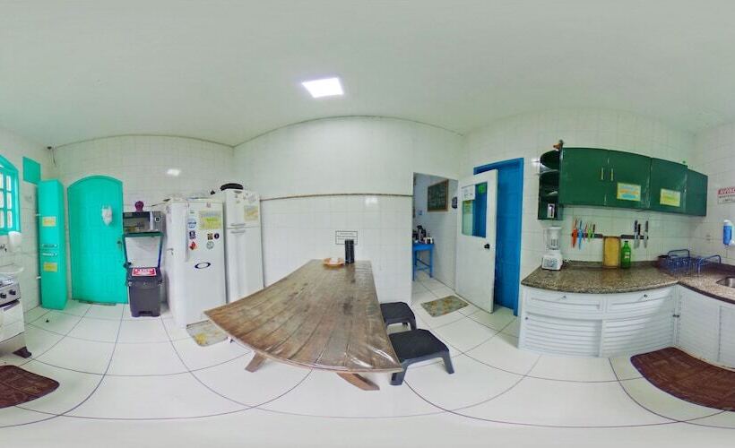 Onça Da Praia Hostel