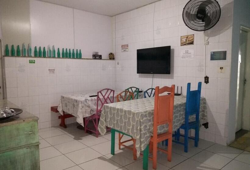 Onça Da Praia Hostel