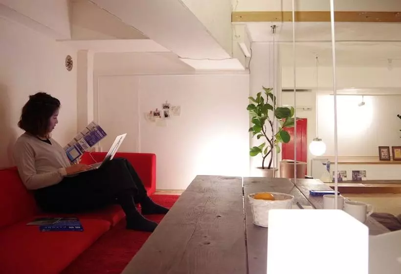 Plumhostel