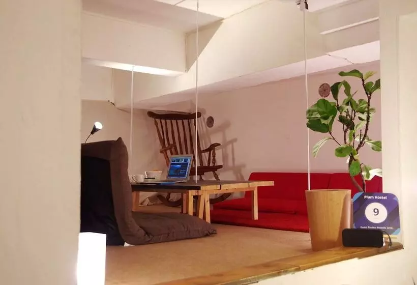 Plumhostel