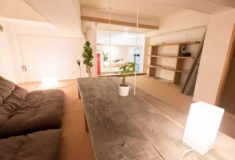Plumhostel
