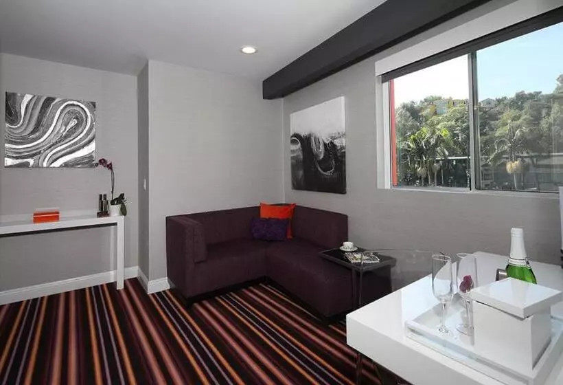 استراحتگاه Lexen Hotel Hollywood
